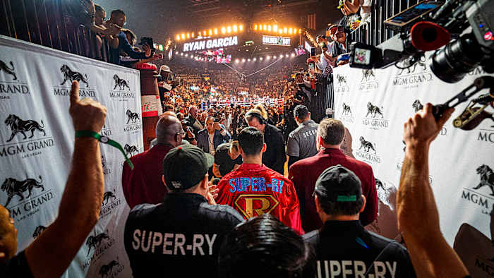 Garcia's quick dismissal of Duno drew a crowd to Vegas.